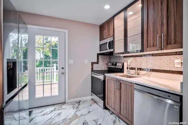 $949,000 | 6 George Avenue, Hicksville, NY 11801