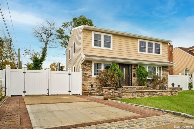 $949,000 | 6 George Avenue, Hicksville, NY 11801