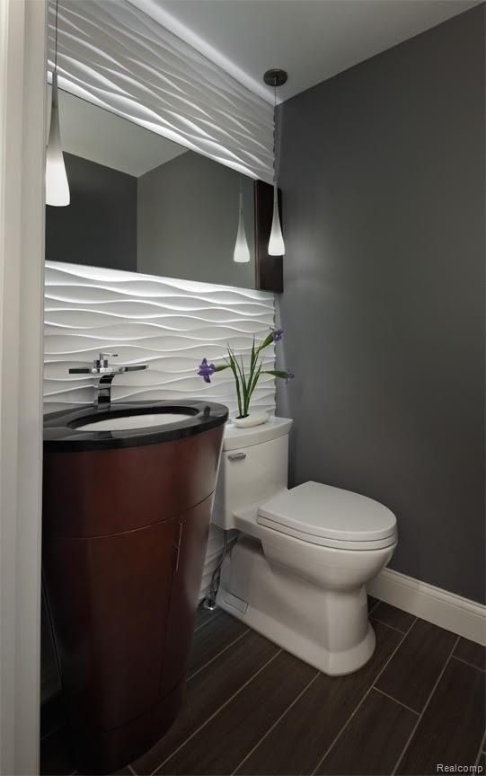 25555 Meridian Road Grosse Ile, MI 48138 - Photo 20 of 58 Entry level 1/2 bath.