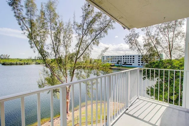 $310,000 | 8240 Southwest 210th Street, Unit 320, Cutler Bay, FL 33189