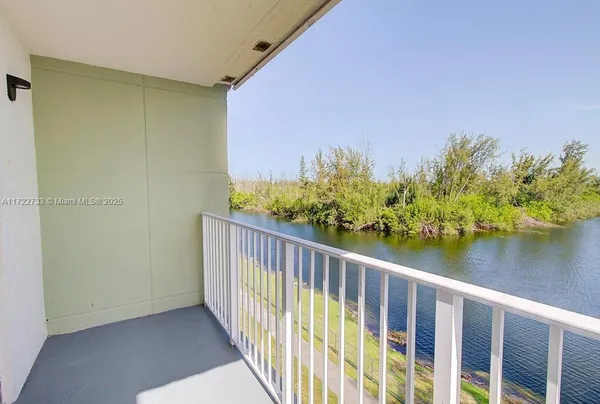 $310,000 | 8240 Southwest 210th Street, Unit 320, Cutler Bay, FL 33189