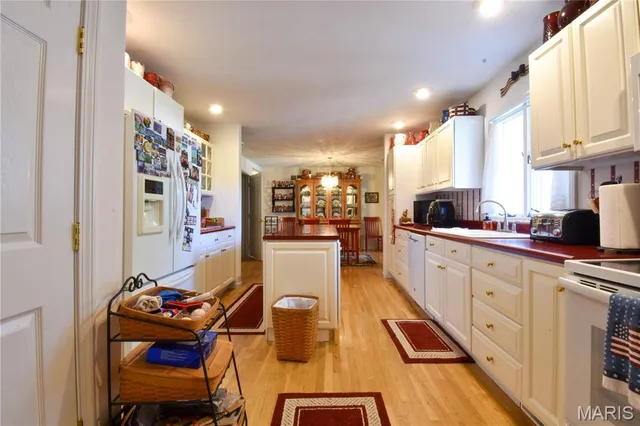 $319,000 | 816 South Wood Street, Staunton, IL 62088