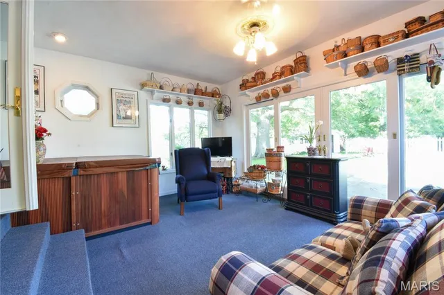 $299,900 | 816 South Wood Street, Staunton, IL 62088