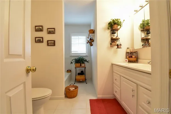 $299,900 | 816 South Wood Street, Staunton, IL 62088