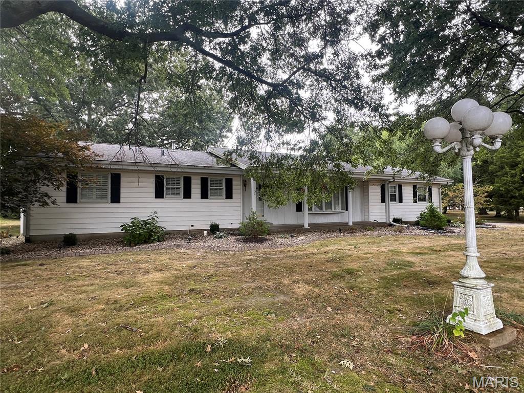 816 South Wood Street Staunton, IL 62088 - Photo 2 of 50