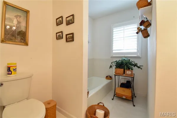 $299,900 | 816 South Wood Street, Staunton, IL 62088