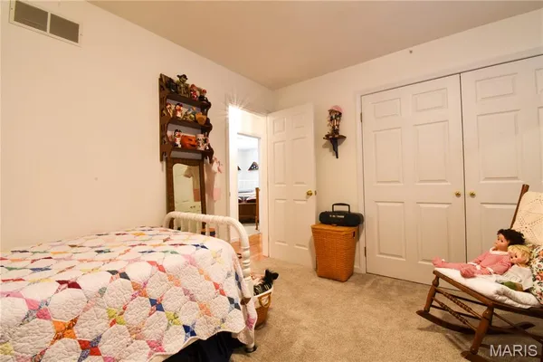 $299,900 | 816 South Wood Street, Staunton, IL 62088