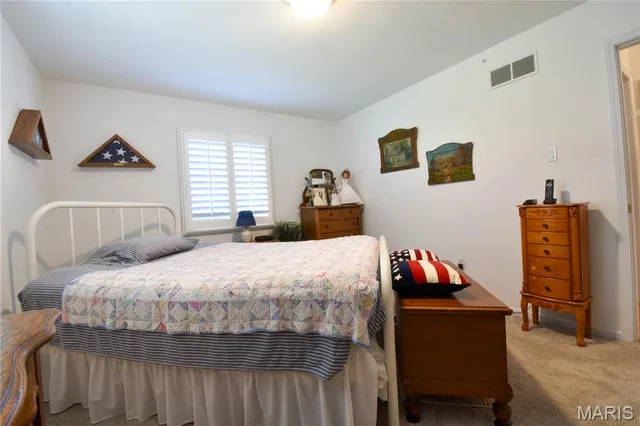 $319,000 | 816 South Wood Street, Staunton, IL 62088