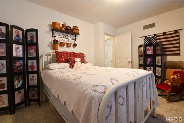 $299,900 | 816 South Wood Street, Staunton, IL 62088