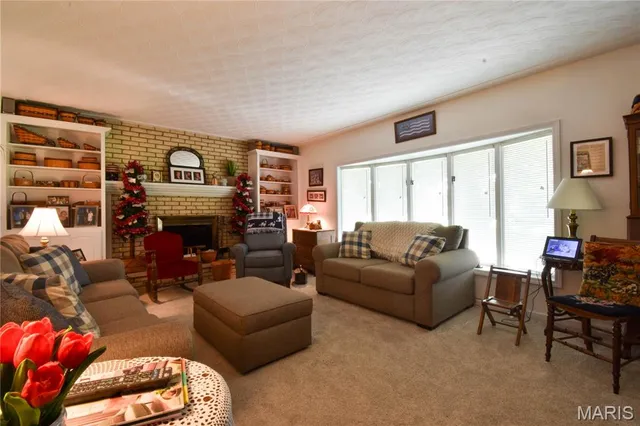 $319,000 | 816 South Wood Street, Staunton, IL 62088