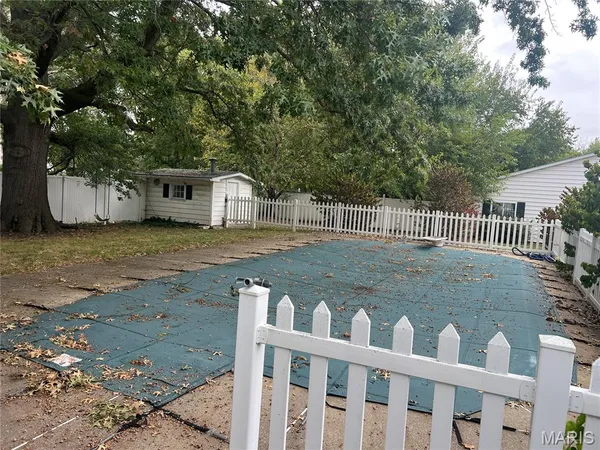 $299,900 | 816 South Wood Street, Staunton, IL 62088