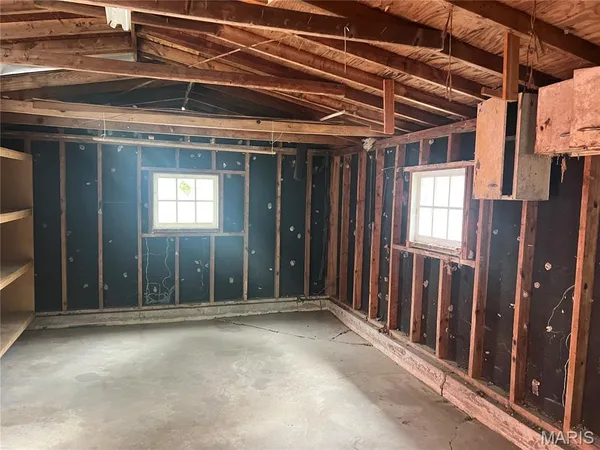 $299,900 | 816 South Wood Street, Staunton, IL 62088