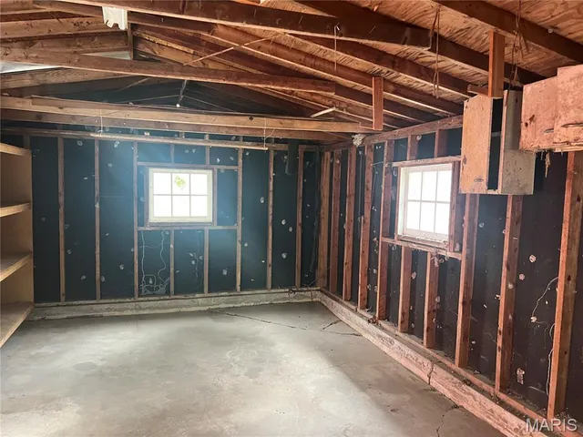 $299,900 | 816 South Wood Street, Staunton, IL 62088