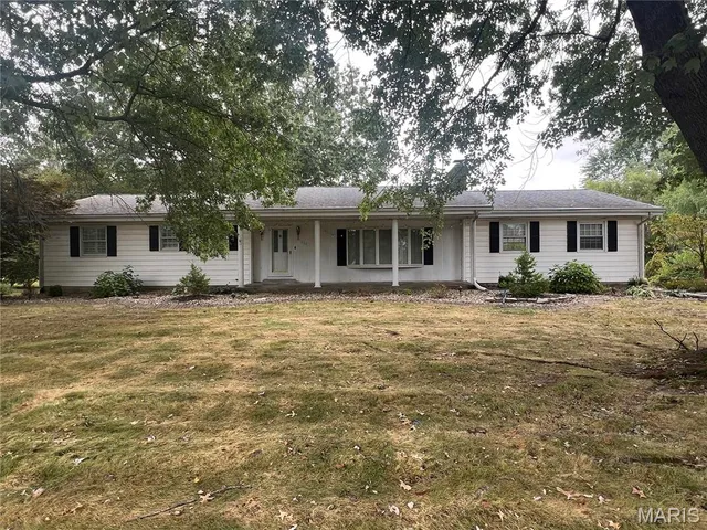 $319,000 | 816 South Wood Street, Staunton, IL 62088