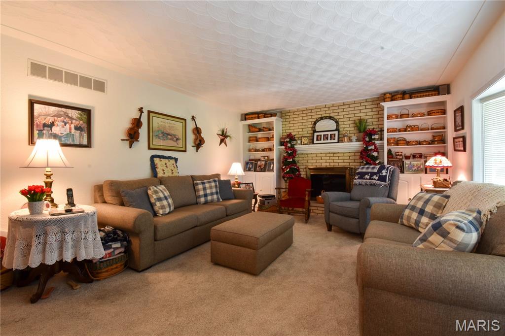 816 South Wood Street Staunton, IL 62088 - Photo 6 of 51