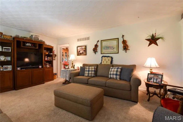 $319,000 | 816 South Wood Street, Staunton, IL 62088