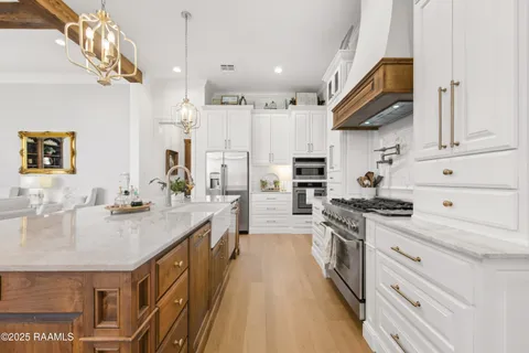 $825,000 | 102 Queensland Place, Lafayette, LA 70503