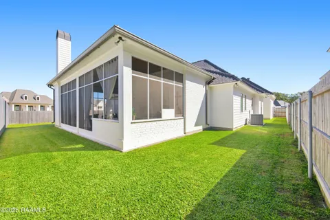 $825,000 | 102 Queensland Place, Lafayette, LA 70503