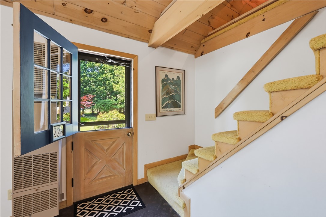 22A Bridgetown Road Narragansett, RI 02882 - Photo 9 of 36 Mr Ed door ;)