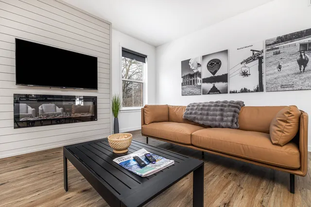 $995,000 | 5 Blue Ridge Court, Galena, IL 61036