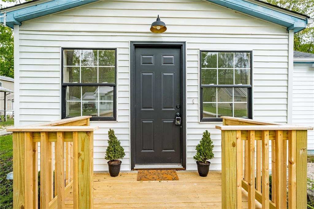 303 Della Road Columbus, IN 47203 - Photo 1 of 18 Gallery Image 1