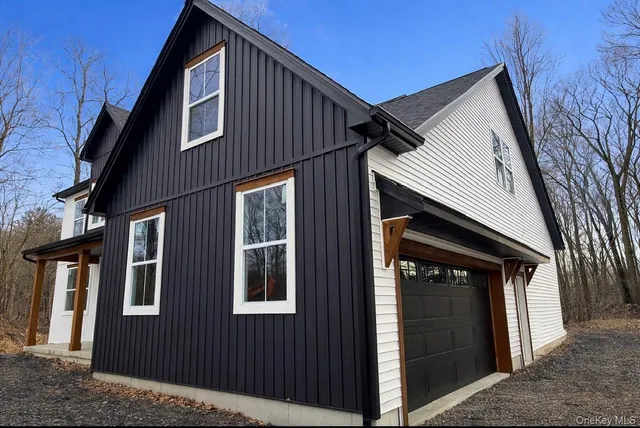 $1,069,000 | 45 Maple Hill Drive, Millbrook, NY 12545