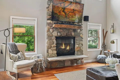 $1,595,000 | 126 Courtland Street, Excelsior, MN 55331