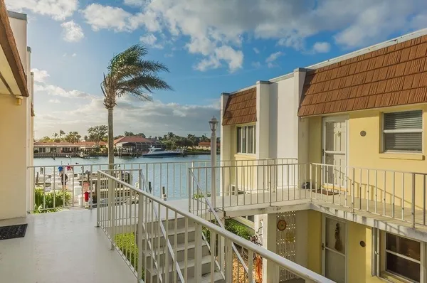 $1,350 | 1315 Bayshore Drive, Unit 204, Fort Pierce, FL 34949