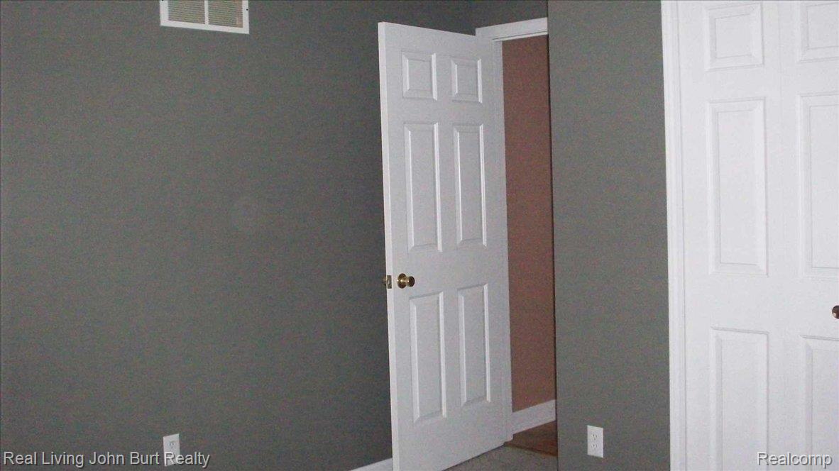 2191 Hummer Lake Road Oxford, MI 48371 - Photo 10 of 24 Bed 2