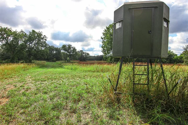 a picture of a bathroom