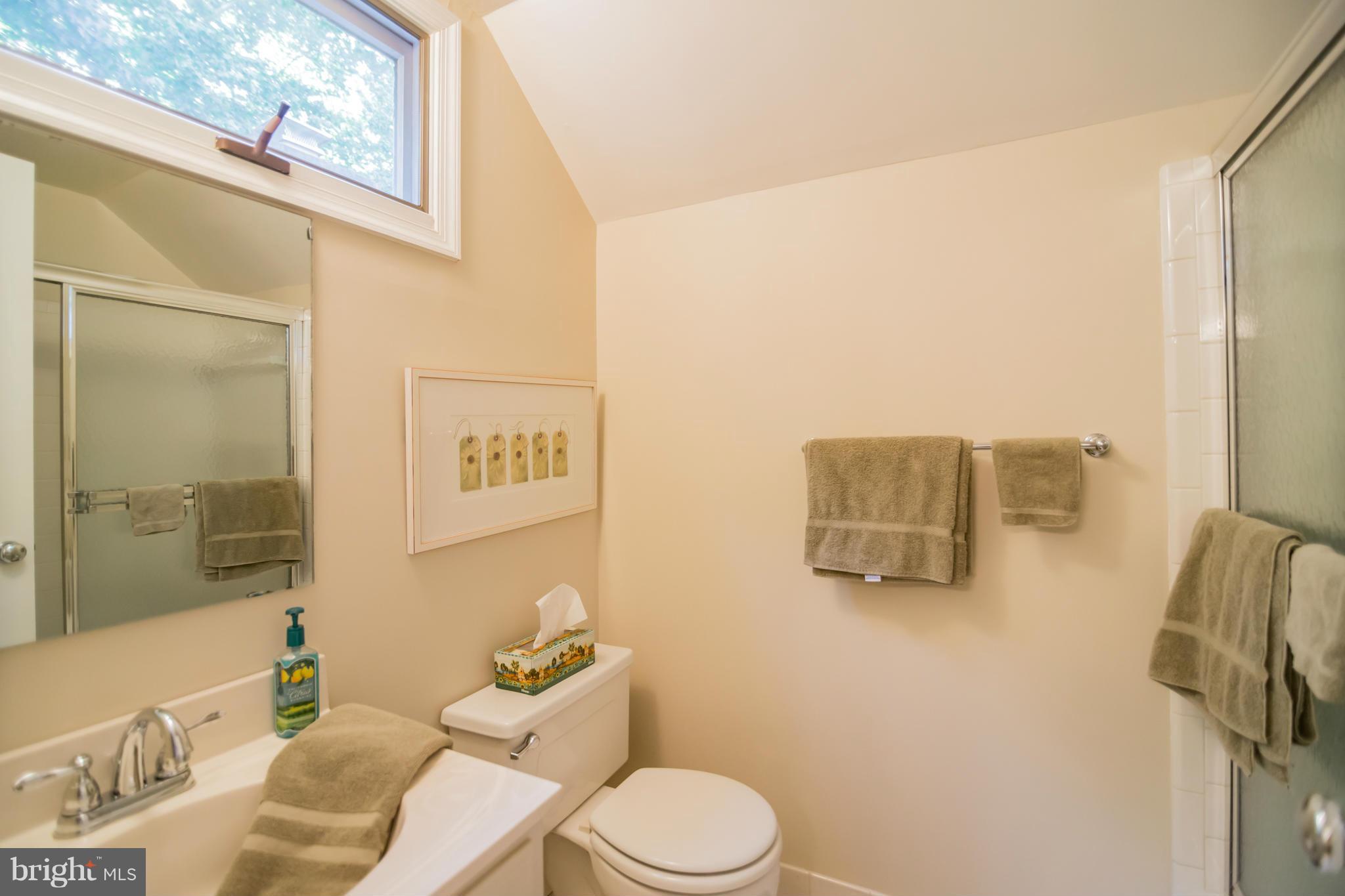 1034 Walker Mill Road Great Falls, VA 22066 - Photo 25 of 30 Bath