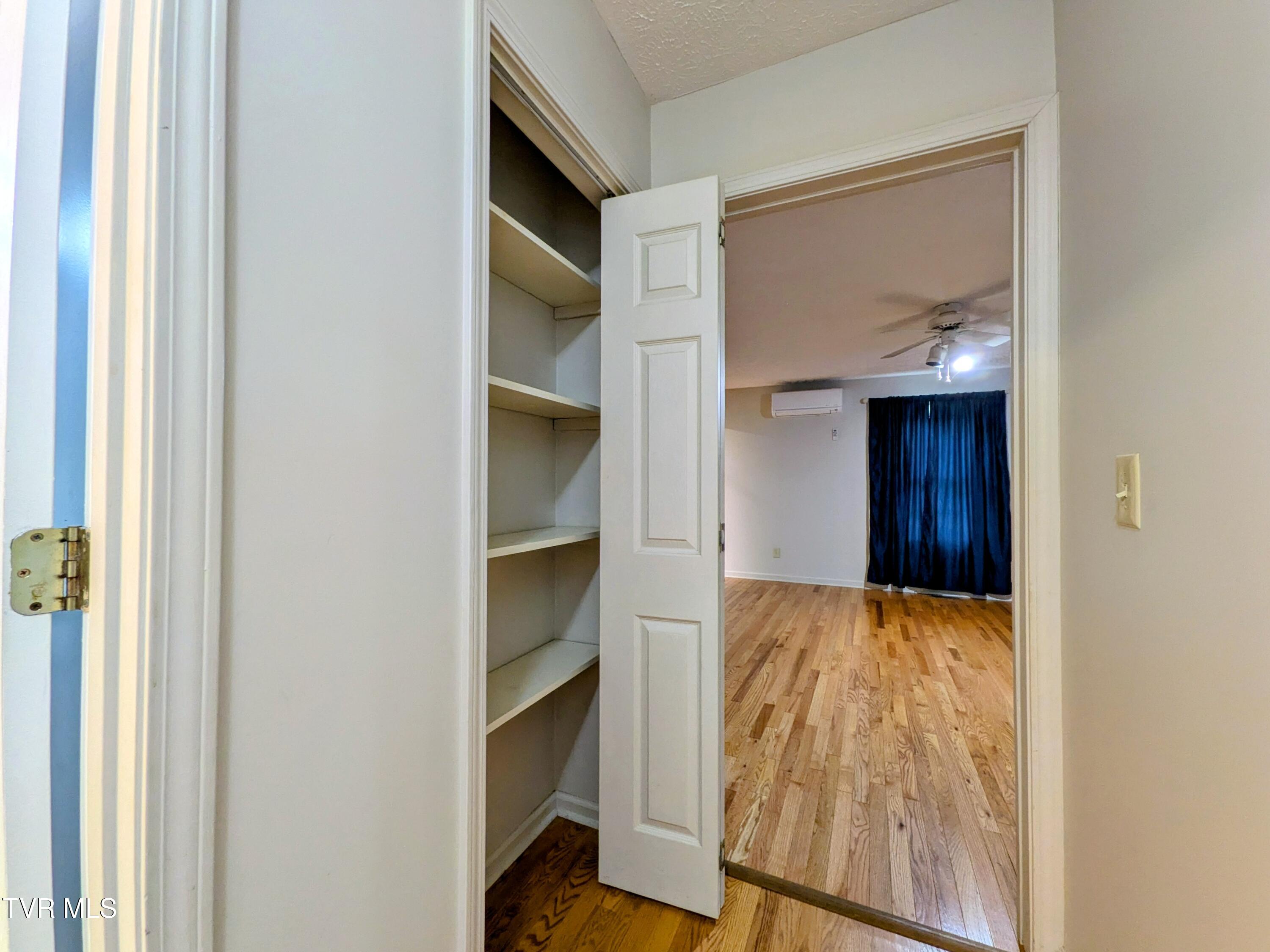 113 Nave Hollow Road Elizabethton, TN 37643 - Photo 19 of 91 Hallway