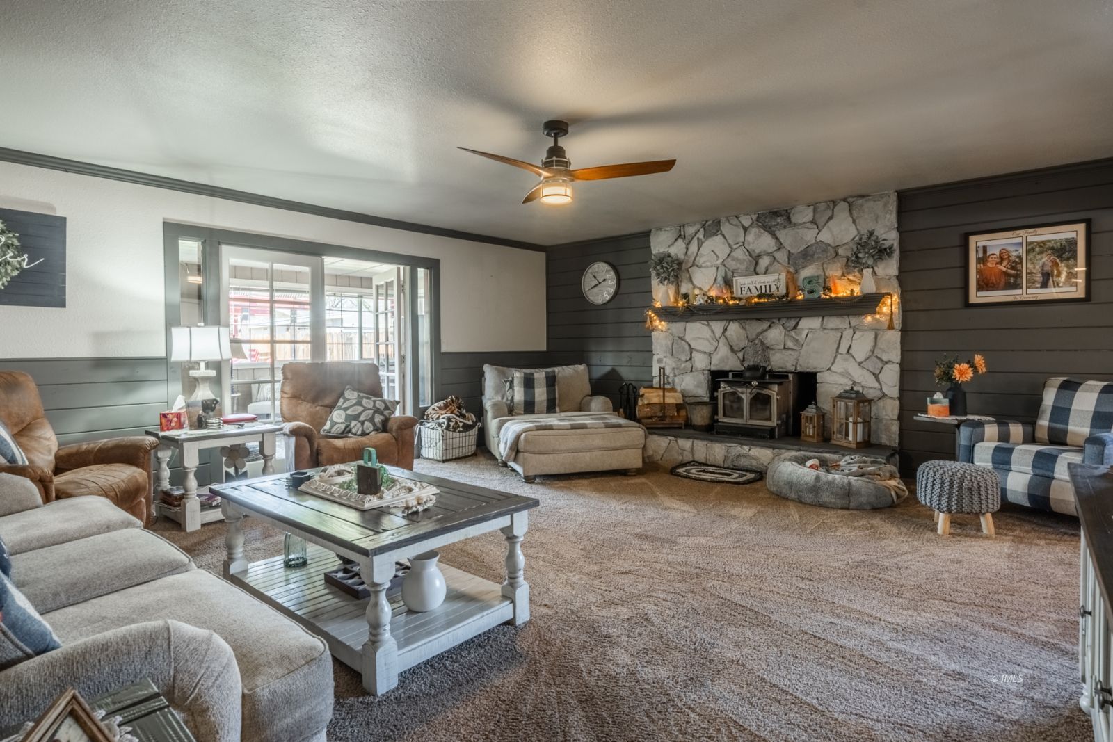 1407 Rocking W Drive Bishop, CA 93514 - Photo 8 of 33 Living Room