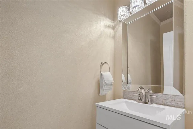 $587,900 | 5674 North Heathrow Way, Boise, ID 83713