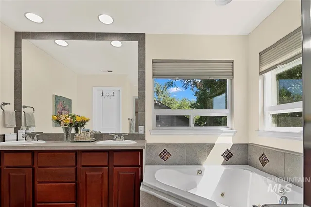 $587,900 | 5674 North Heathrow Way, Boise, ID 83713