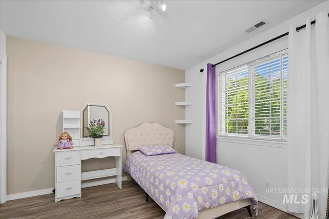 $587,900 | 5674 North Heathrow Way, Boise, ID 83713