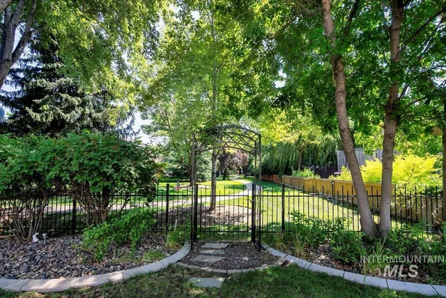 $587,900 | 5674 North Heathrow Way, Boise, ID 83713