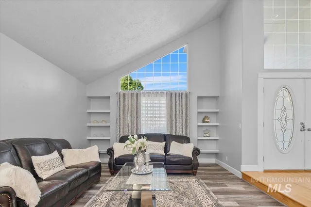 $587,900 | 5674 North Heathrow Way, Boise, ID 83713