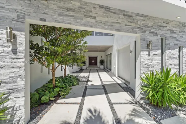 $5,990,000 | 5910 North Bayshore Drive, Miami, FL 33137