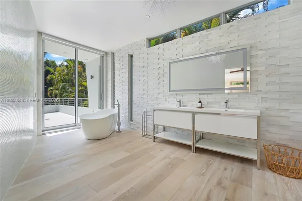 $5,990,000 | 5910 North Bayshore Drive, Miami, FL 33137