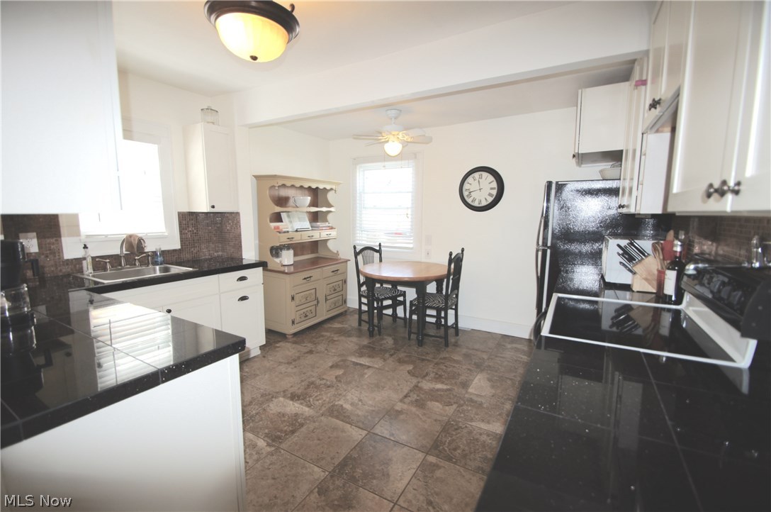1152 Winston Road Cleveland, OH 44121 - Photo 5 of 21