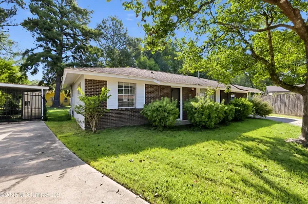 $84,900 | 231 Flag Chapel Circle, Jackson, MS 39213