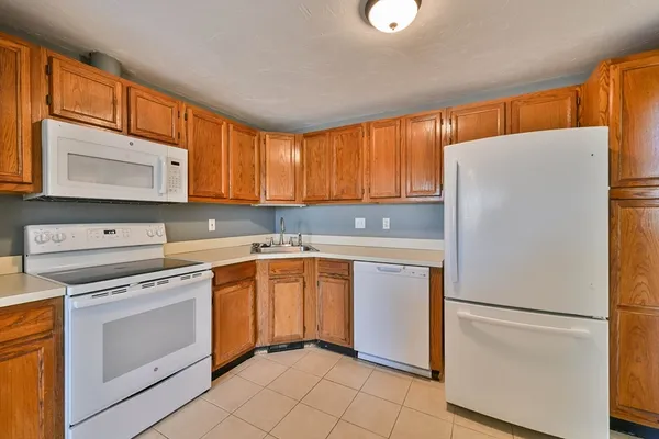 $389,900 | 8 Village Green, Unit 8, Sturbridge, MA 01566