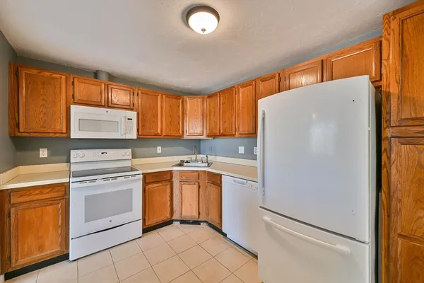 $389,900 | 8 Village Green, Unit 8, Sturbridge, MA 01566