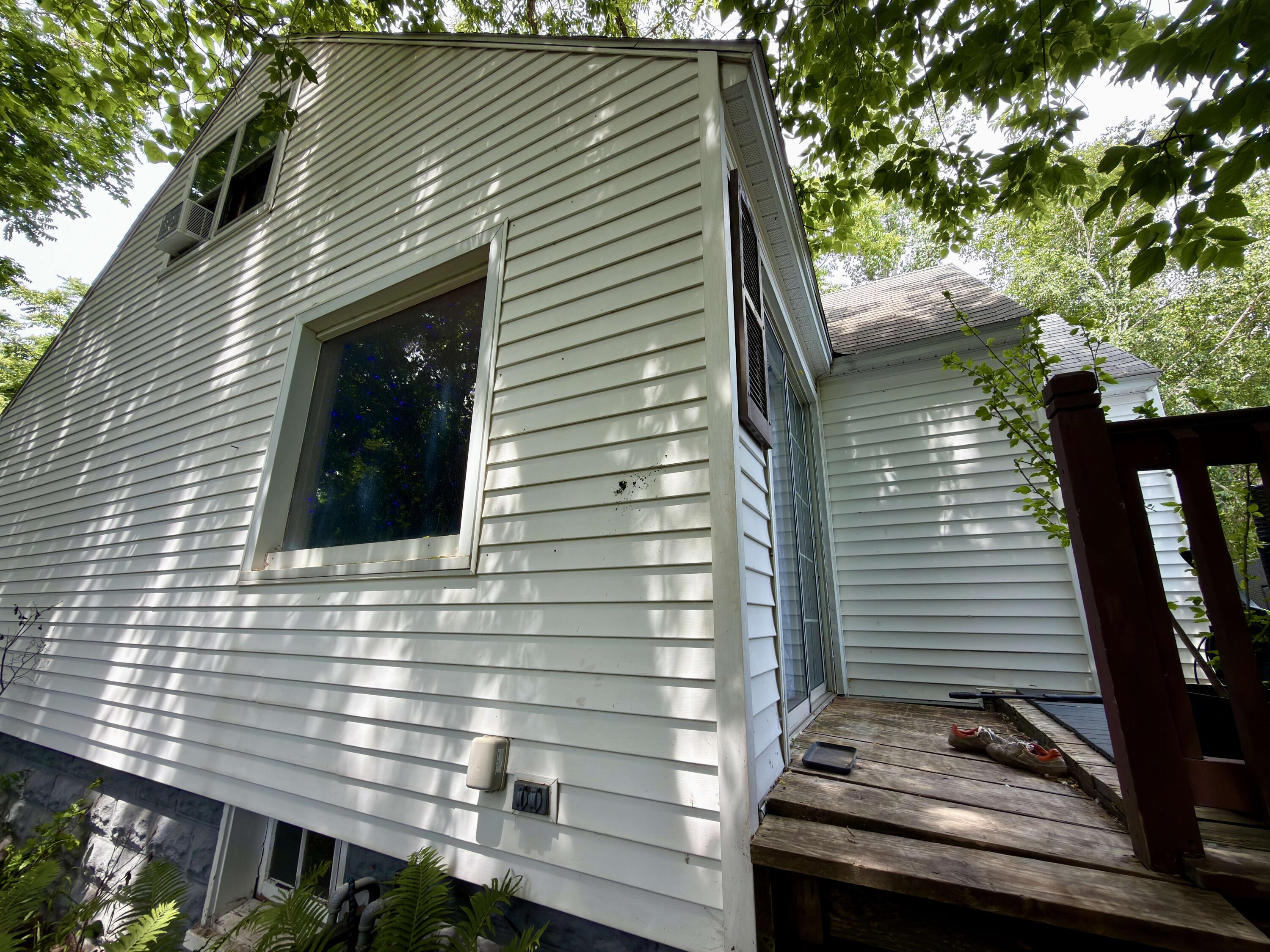 820 Oak Street Manistee, MI 49660 - Photo 3 of 18 IMG_3979