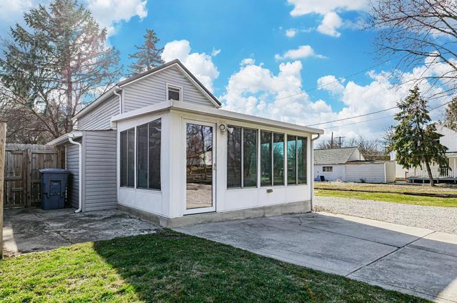 156 London Road Delaware, OH 43015 - Photo 6 of 15 sunroom2