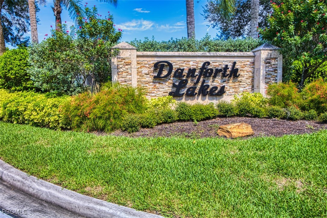 8916 Fawn Ridge Drive Fort Myers, FL 33912 - Photo 46 of 49 a street sign that is sitting in the grass next to a road