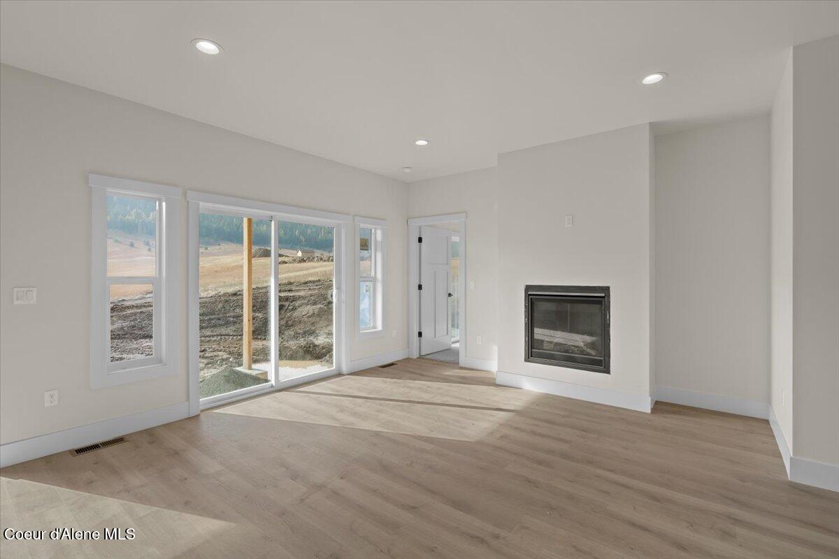 1047 Merideth Road Plummer, ID 83851 - Photo 15 of 56 07-Living Room
