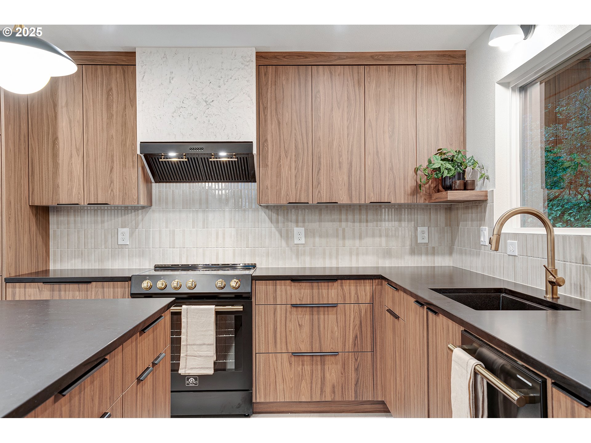 8475 Southwest Canyon Lane Portland, OR 97225 - Photo 14 of 48 Kitchen