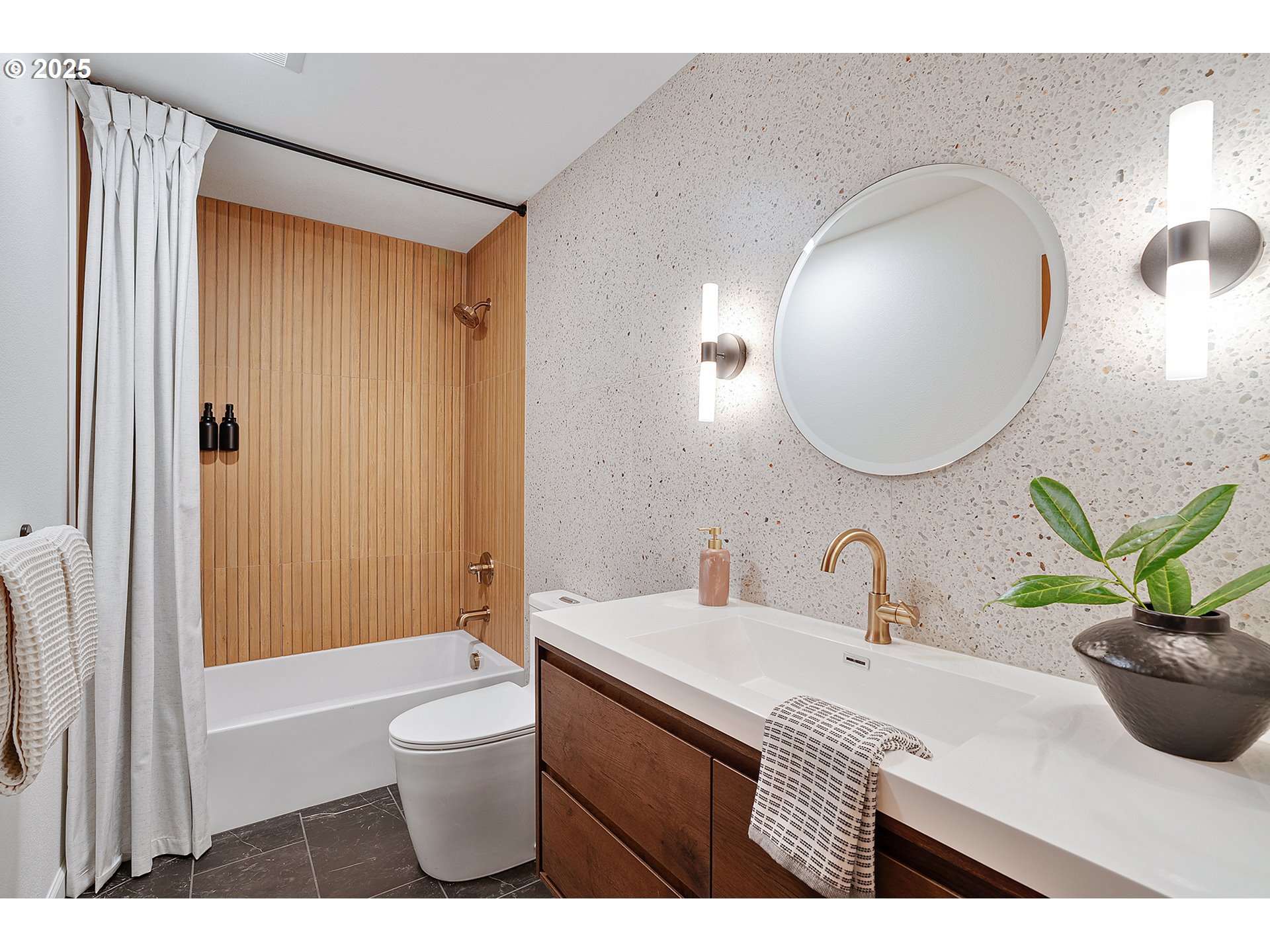 8475 Southwest Canyon Lane Portland, OR 97225 - Photo 17 of 48 Bathroom